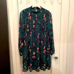 VERO MODA flowy colorful pleaded dress.